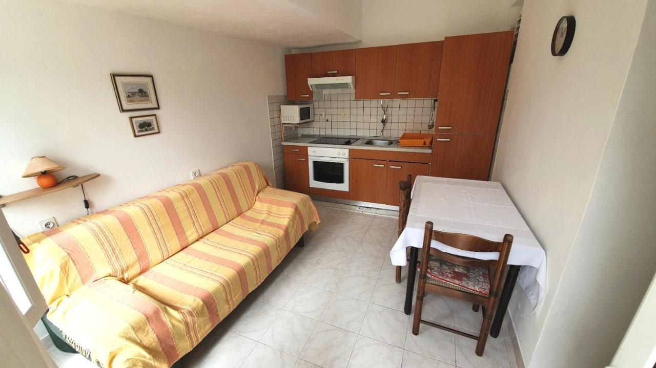 Apartments Dora Banjol Bagian luar foto