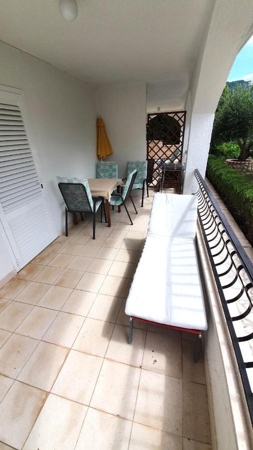 Apartments Dora Banjol Bagian luar foto