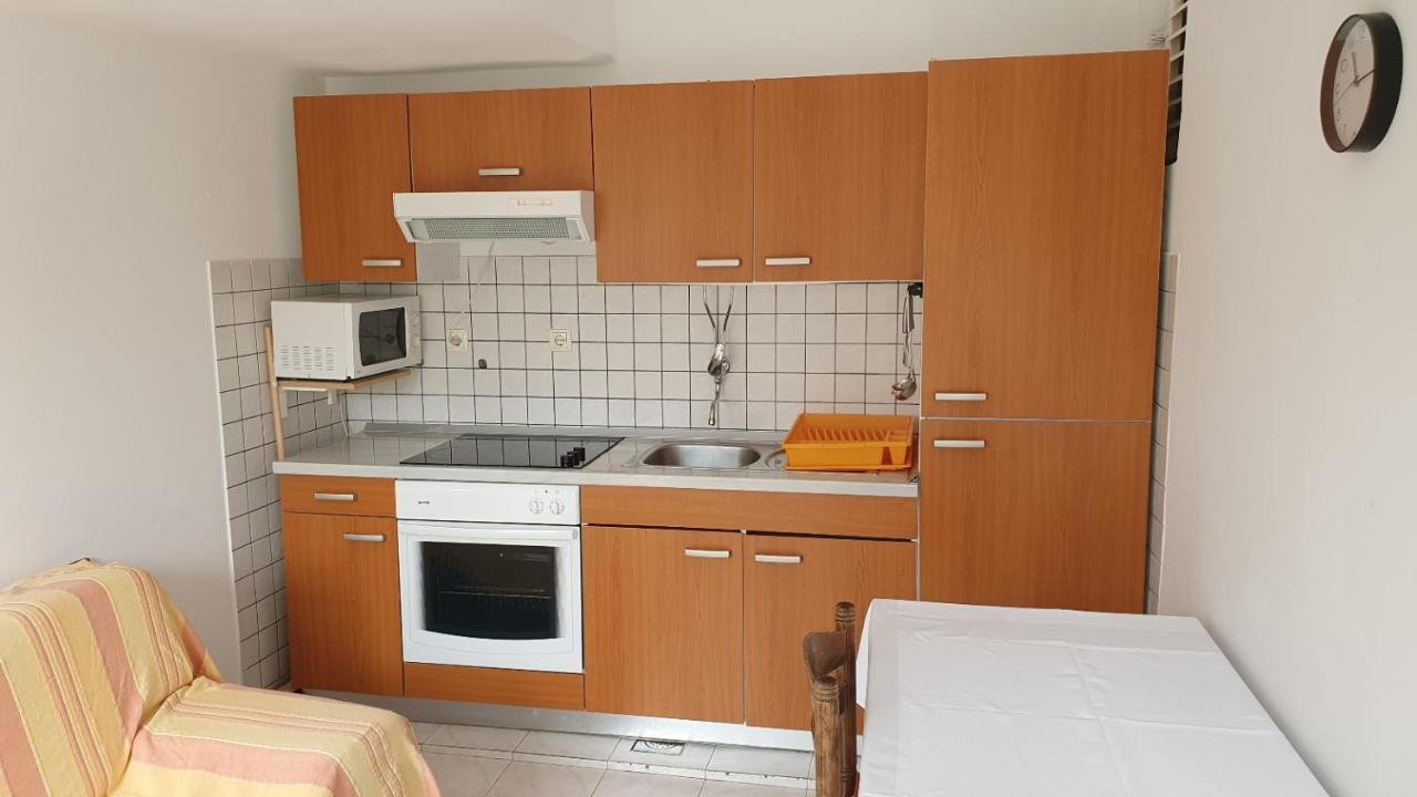 Apartments Dora Banjol Bagian luar foto