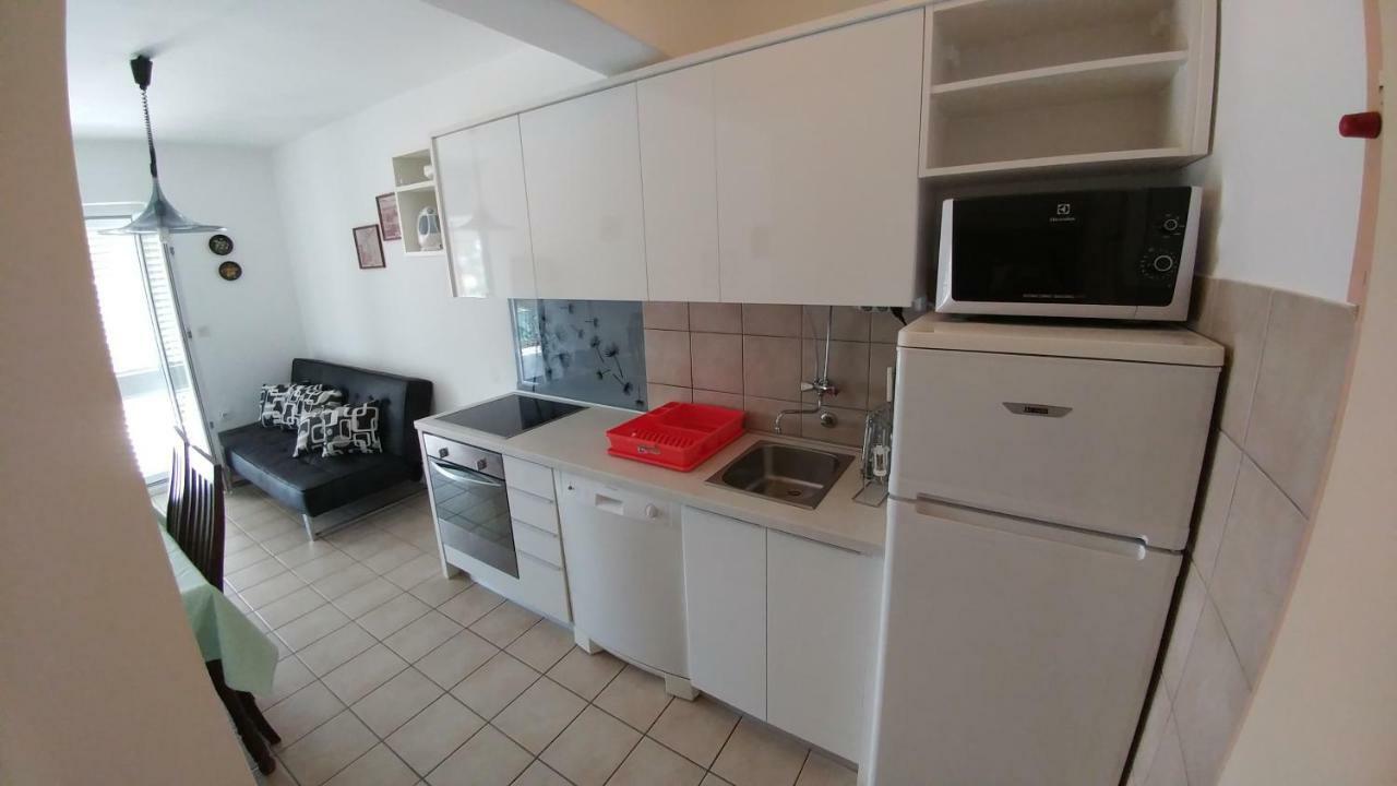 Apartments Dora Banjol Bagian luar foto