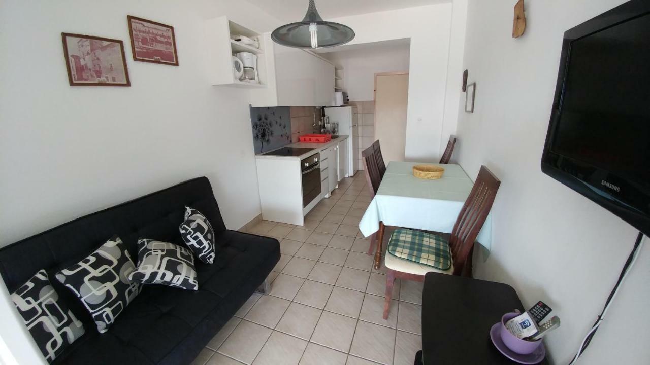 Apartments Dora Banjol Bagian luar foto