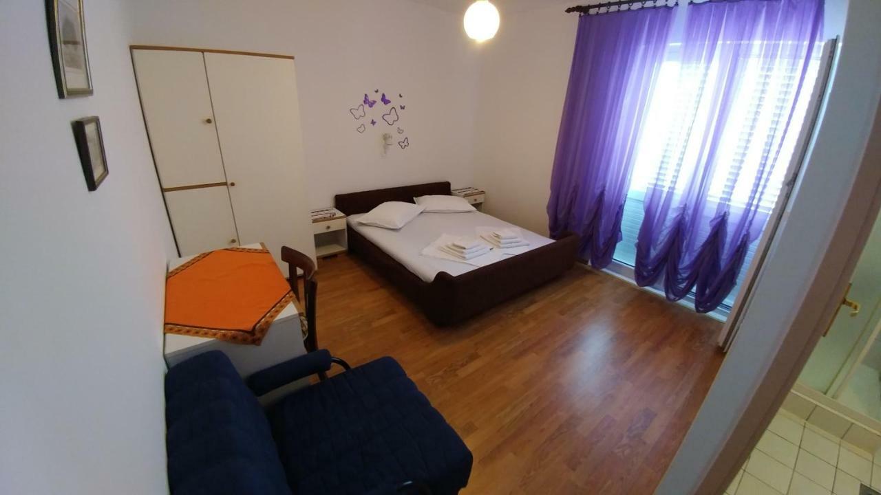 Apartments Dora Banjol Bagian luar foto