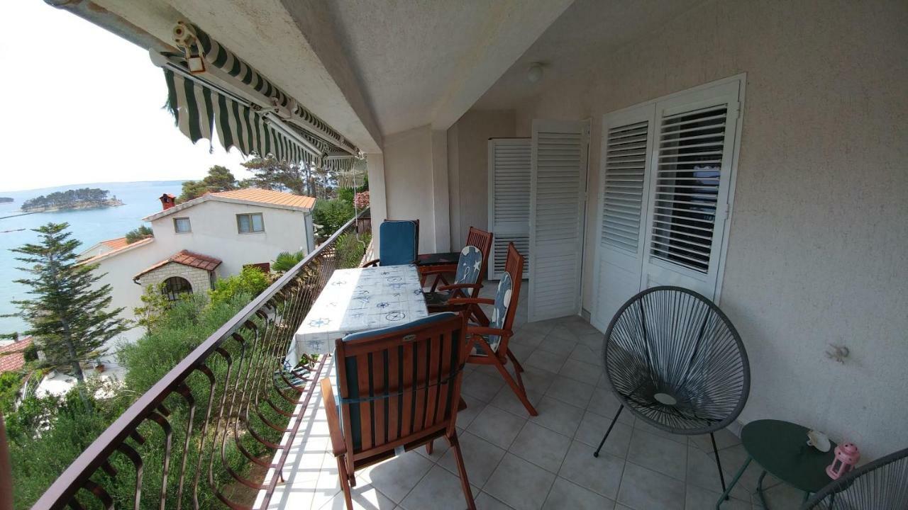 Apartments Dora Banjol Bagian luar foto