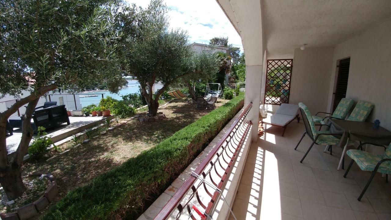 Apartments Dora Banjol Bagian luar foto