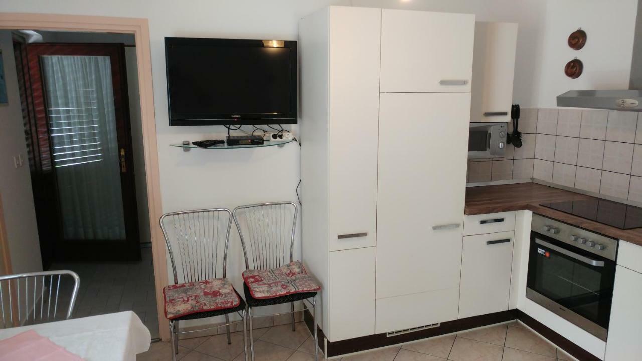Apartments Dora Banjol Bagian luar foto
