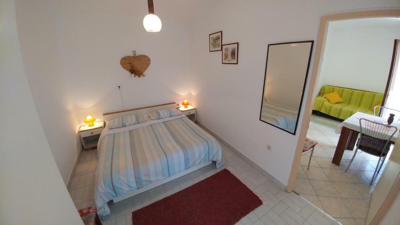 Apartments Dora Banjol Bagian luar foto
