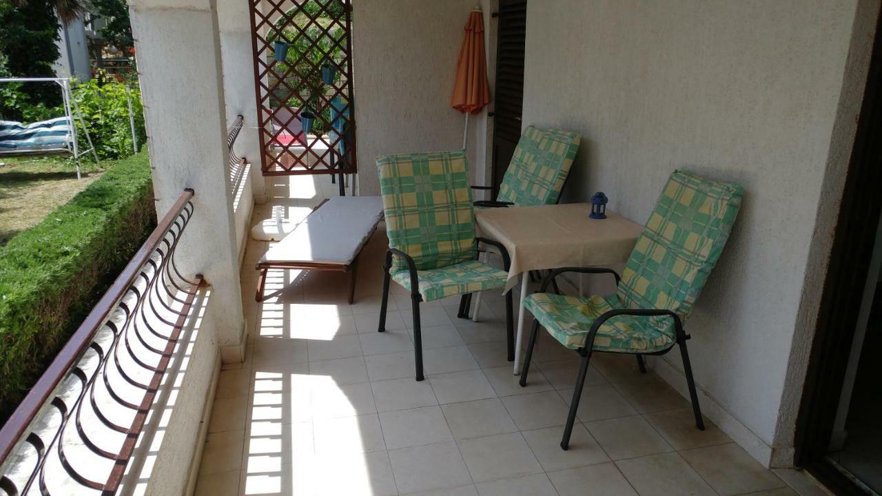 Apartments Dora Banjol Bagian luar foto