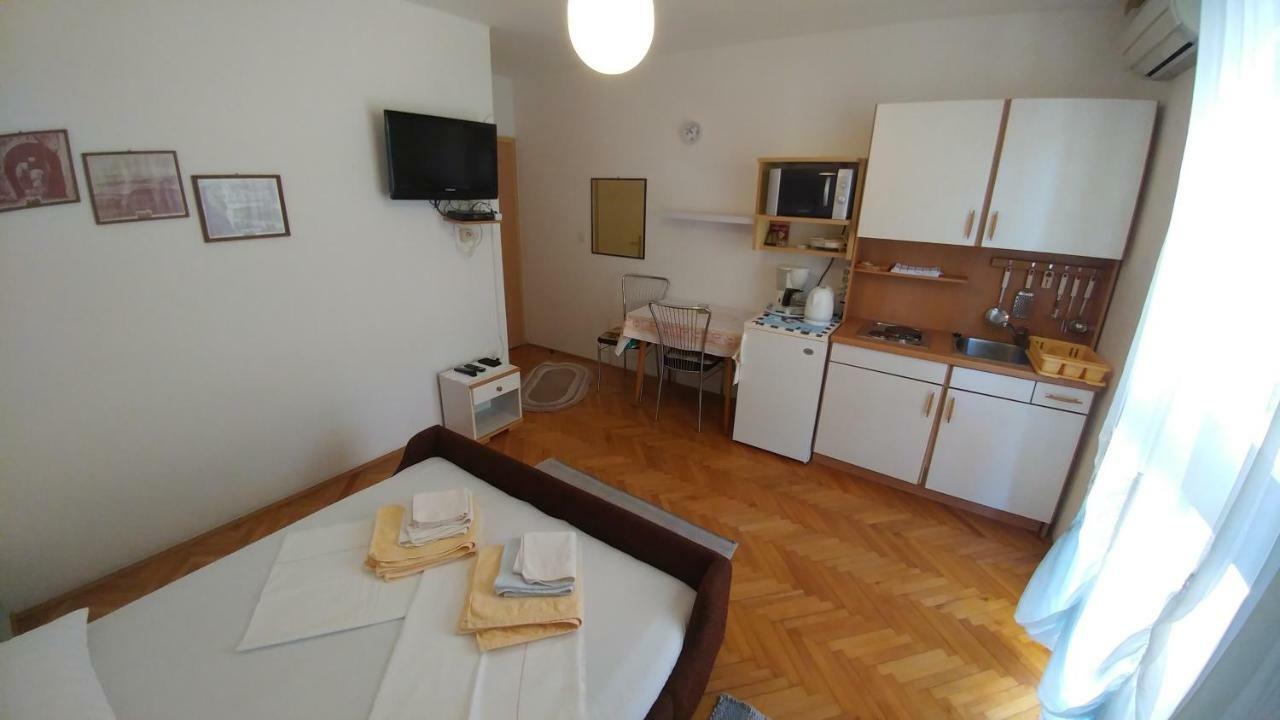 Apartments Dora Banjol Bagian luar foto