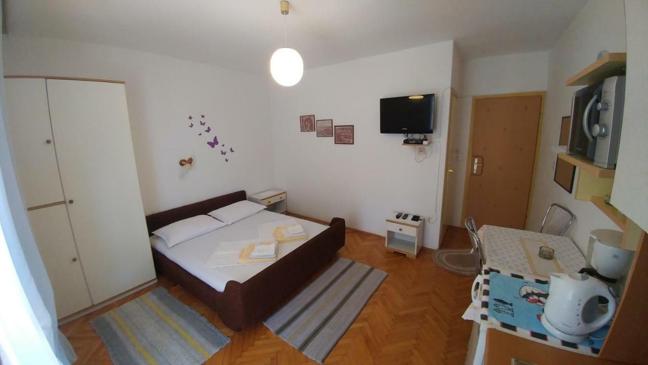Apartments Dora Banjol Bagian luar foto