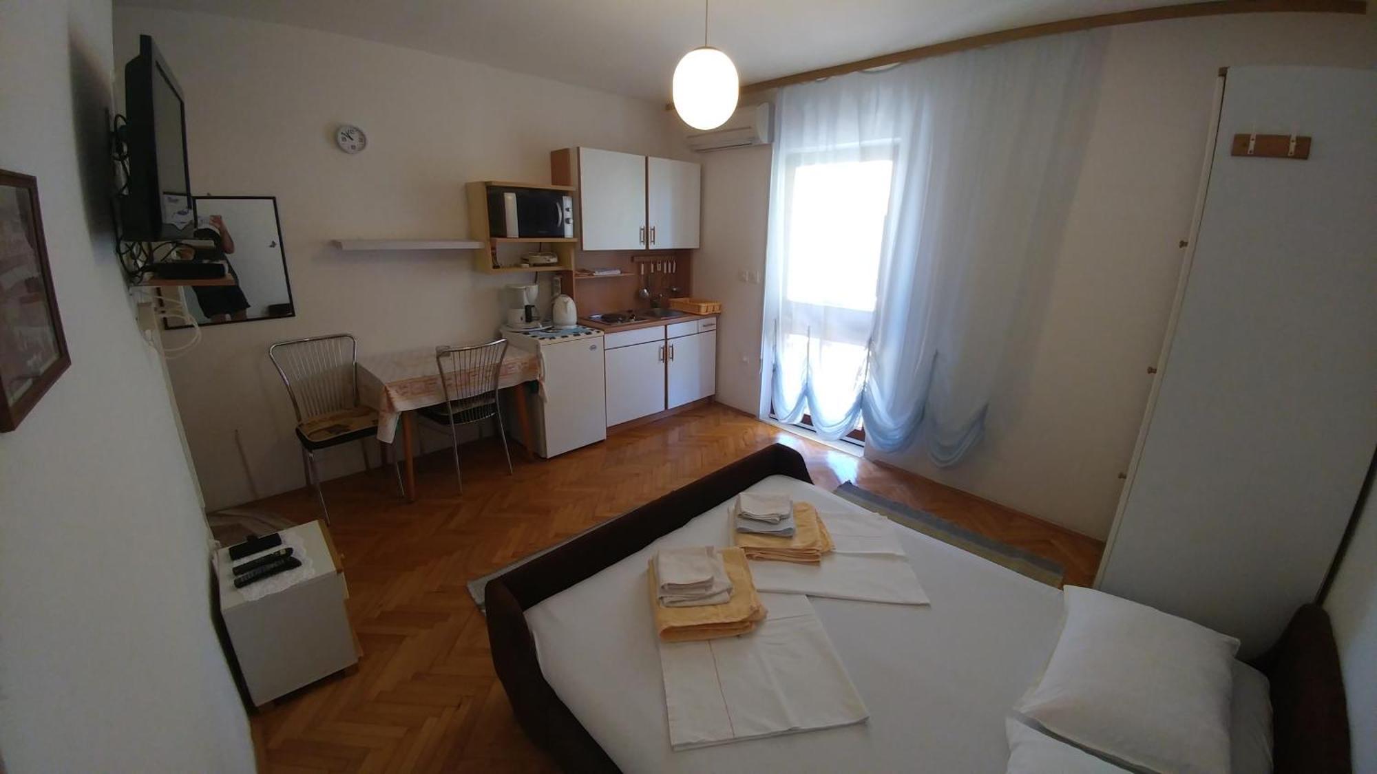 Apartments Dora Banjol Bagian luar foto