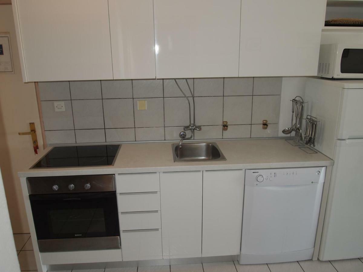 Apartments Dora Banjol Bagian luar foto