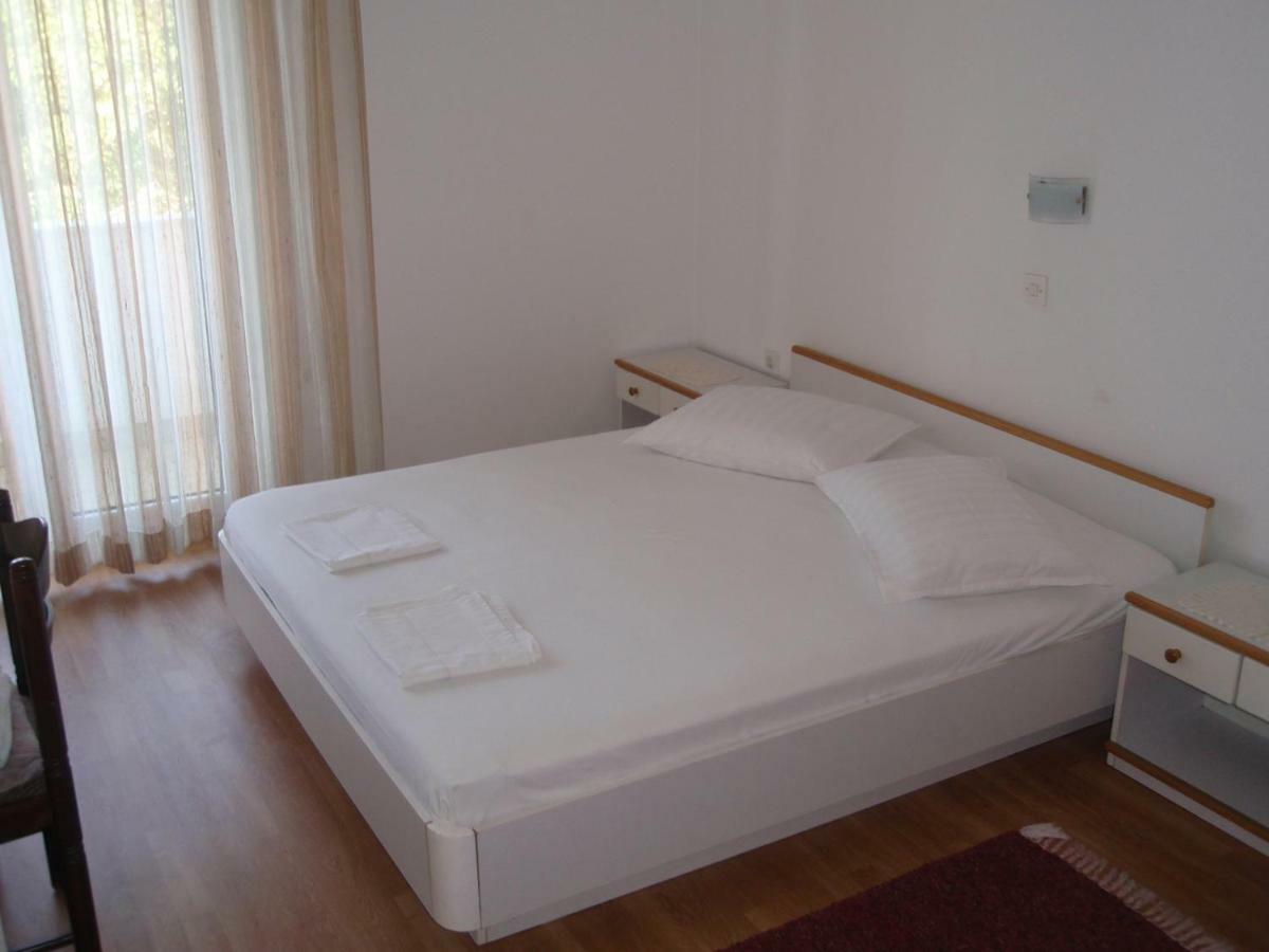 Apartments Dora Banjol Bagian luar foto