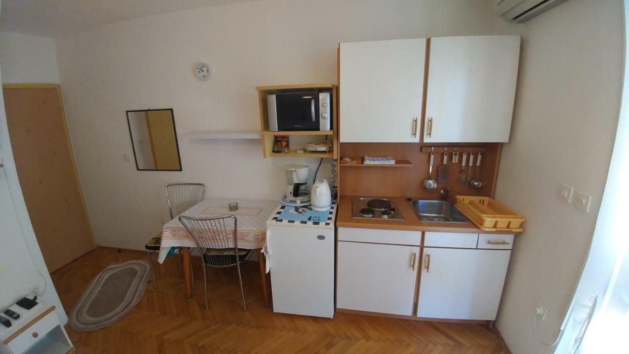 Apartments Dora Banjol Bagian luar foto