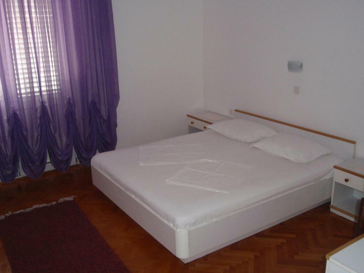 Apartments Dora Banjol Bagian luar foto